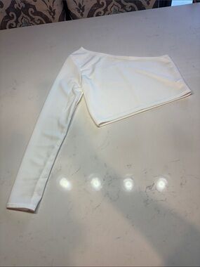 Boohoo White One-Arm Long Sleeve Crop Top